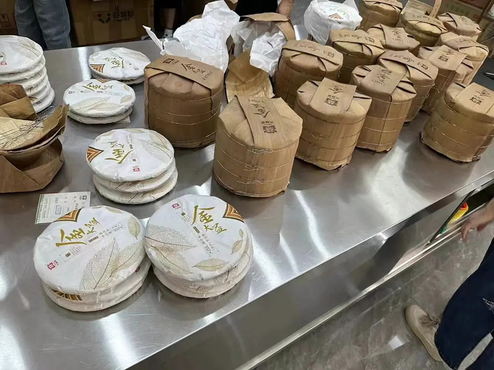 新乡回收大益普洱茶2015年生茶熟茶图3
